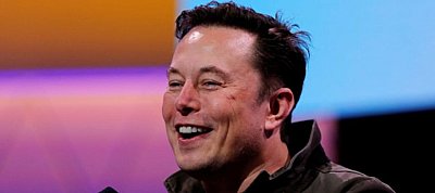 Megint törvénysértésen kaphatták Elon Musk-ot, a Tesla vezérét, és testvérét