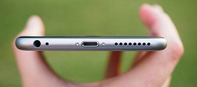 Eltűnhet az összes csatlakozó a jövőben az iPhone-okról