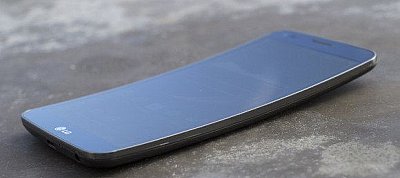 Kiszivárgott: Ívelt képernyős iPhone kiadását tervezi az Apple