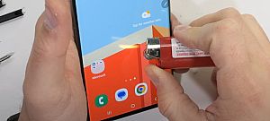 Videón ahogyan megvágják, megégetik és szétkapják a Samsung Galaxy S23-at