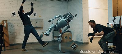 Addig verték ezt a robotot az emberek, amíg az vissza nem ütött nekik