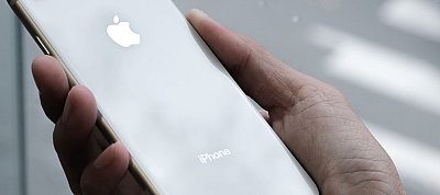 Az Apple szerint már megint rosszul fogjuk az iPhone-t