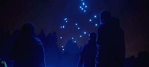 Elképesztően szép "tűzijátékot" csinált drónokkal az Intel