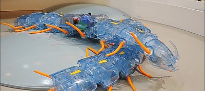 Bárki megépítheti ezt a sikítva visítós robotszázlábút magának