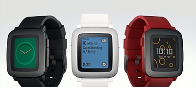 Durva csúcsot állított fel a Pebble okosóra új, színes változata