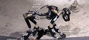 Még lassan, de már jár az első majomszerű robot