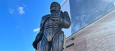 Valódi szobrot kapott RoboCop, a városban, ahol a filmekben szolgált