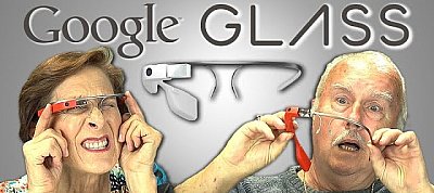 Napi humor: Ez történik ha adsz pár nyugdíjasnak egy Google Glass-t