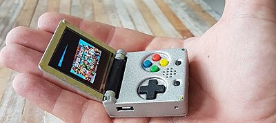 Elképesztően pici, működő Game Boy Advance klónt készítettek