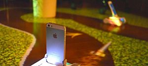 Így lehet iPhone-okkal autóversenyezni egy szoba közepén