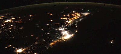 Csodaszépen néz ki a Föld éjszaka a Nemzetközi Űrállomásról