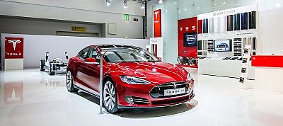 Ennyi volt: Bezárja eddig nyitott összes boltját a Tesla