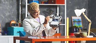 Vissza a jövőbe építőkészletet ad ki a DeLorean-nal, Marty-val és a Dokival a LEGO