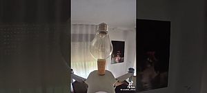 Hány drón kell egy villanykörte kicseréléséhez? Megmutatjuk, videóval