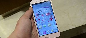 Közepes hardverrel, de kristályokkal kirakva érkezik a kínai burzsujPhone