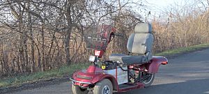 Videón a világrekorder magyar scooter, a Rokkant Tesla