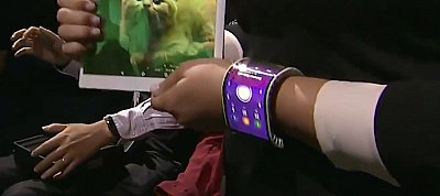 Elképesztő, csuklóra tekerhető mobilt mutatott be a Lenovo