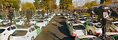 Így néz ki egy parkolónyi Google Street View autó