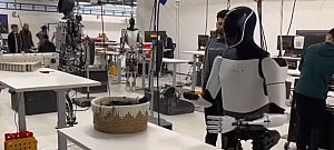 Nem fogod kitalálni, hogy mit tanult meg (?) csinálni a Tesla robotja