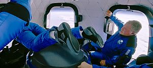 Videó: Így ment ténylegesen is az űrbe a 90 éves Kirk Kapitány