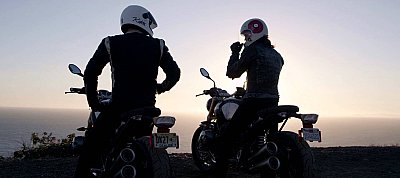 Okos bukósisakot fejlesztett ki motorosoknak a BMW