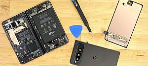 Szétkapták a Google új Pixel Fold telefonját - és ezt találták benne