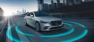 A Tesla-énál magasabb szinten önvezető autót dobott piacra a Mercedes-Benz