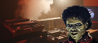 Michael Jackson klasszikust játszik Halloween alkalmából a floppy-zenekar