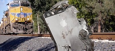 Mi történik ha egy iPhone 5 összetalálkozik egy tehervonattal?
