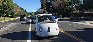 Így halad a forgalomban a Google önvezető autója