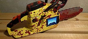 Ezt nem vártuk: Motoros láncfűrészre is felhekkelték a Doom-ot