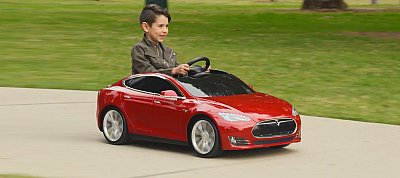 Gazdagéknál már a gyereknek is lehet saját Tesla-ja