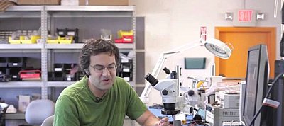 Videón a Google darabokból összepattintható mobiljának prototípusa