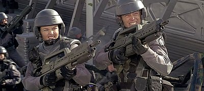 Újabb Starship Troopers film jön, a District 9 rendezőjére fogják bízni