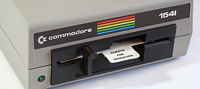 Új, modern formában tér vissza a Commodore 1541-es meghajtója