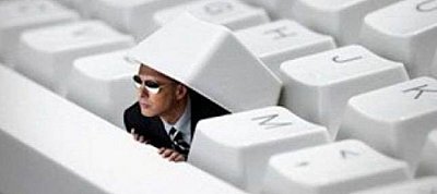 Titokban üzent a Facebook: "A Nagy Testvér figyel [téged]"