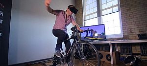 Oculus Rift + Kinect + bicikli = Virtuális valóság Paperboy