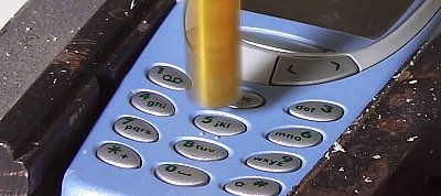 Itt a bizonyíték: Tényleg elpusztíthatatlanok voltak a Nokia marokmobiljai