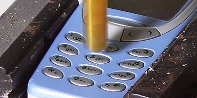 Bizonyíték: Tényleg elpusztíthatatlanok voltak a Nokia marokmobiljai