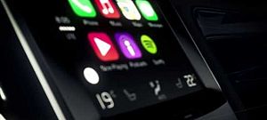 Itt az első videó az Apple CarPlay rendszeréről