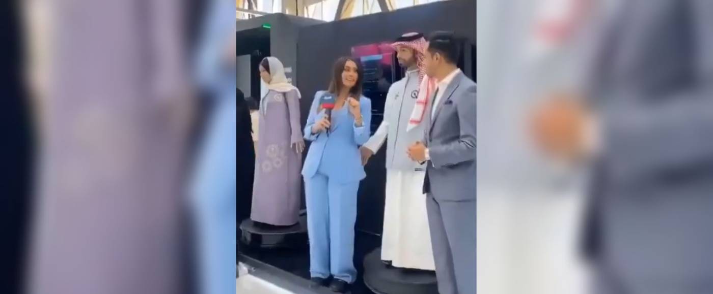 Áll a bál, mert "megmarkolászott" egy riporternőt egy "férfi" robot