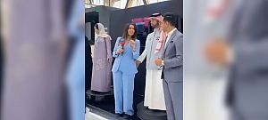 Áll a bál, mert "megmarkolászott" egy riporternőt egy "férfi" robot