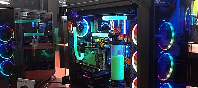 Négy edzett üveglap borítja a Thermaltake új toronyházát