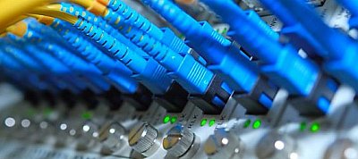 Szupergyors internetet kapnak jövőre a magyar iskolák