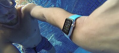 Mi történik az Apple Watch-csal ha úszni megyünk vele?