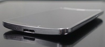 Itt a Galaxy Round, a Samsung hajlított kijelzőjű mobiltelefonja