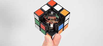 Itt az okos Rubik-kocka, ami képes önmagát megoldani helyettünk