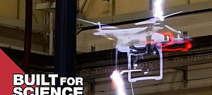 Ez történik ha millió voltos villám csap egy drónba