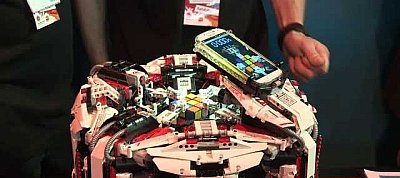 Megdöntötte a Rubik kocka kirakásának világrekordját a Lego-ból épített robot