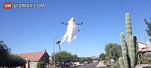 Így riasztgatja egy szellemdrón Halloween alkalmából a közlekedőket